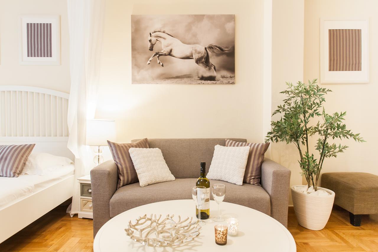 Athenian Home By Livin Urbban Ngoại thất bức ảnh
